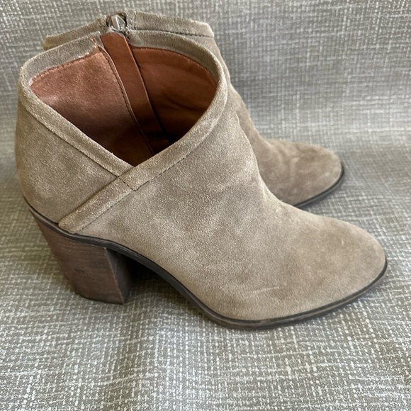 Lucky Brand Womens Salza Brown Tan Leather suede Block Heel Booties 9 Medium - Picture 2 of 15